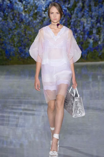 Look 28